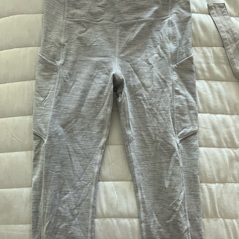 LULULEMON Leggings Speed Up Crop 21" Luxtreme Wee Are From Space Nimbus Size 6 - Picture 4 of 6